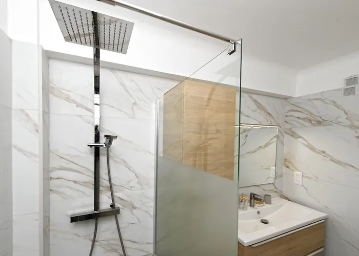 Coeur De - A 300m Des Plages - Parking - Fn 昂蒂布